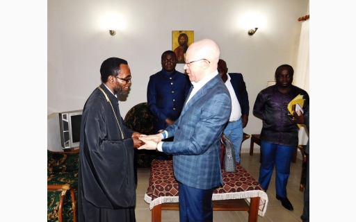 ΕΠΙΣΚΕΨΗ ΤΟΥ ΥΠΟΥΡΓΟΥ ΕΠΙΚΟΝΩΝΙΩΝ ΣΤΟΝ ΡΑΔΙΟΦΩΝΙΚΟ ΣΤΑΘΜΟ ΤΗΣ Ι.ΕΠΙΣΚΟΠΗΣ ΜΠΡΑΖΑΒΙΛ