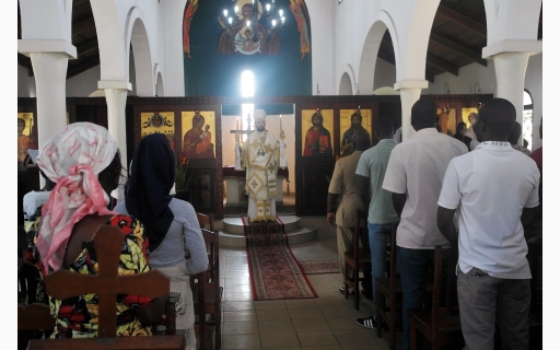 ΣΤΗΝ ΕΝΟΡΙΑΚΗ ΚΟΙΝΟΤΗΤΑ ΑΝΑΛΗΨΕΩΣ ΤΟΥ ΚΥΡΙΟΥ  POINTE-NOIRE
