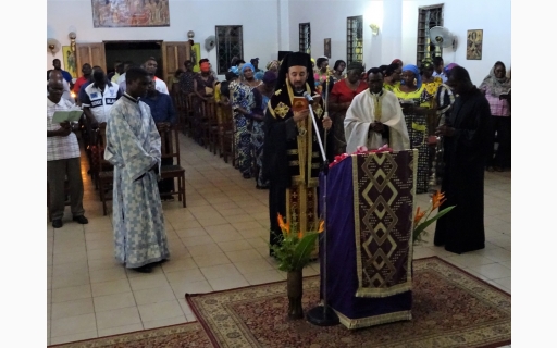 Η ΑΚΟΛΟΥΘΙΑ ΤΟΥ ΑΚΑΘΙΣΤΟΥ ΥΜΝΟΥ ΣΤΟ POINTE-NOIRE