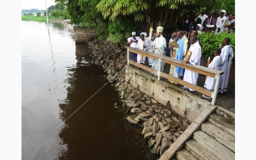 H ΚΑΤΑΔΥΣΗ ΤΟΥ ΤΙΜΙΟΥ ΣΤΑΥΡΟΥ ΣΤΟΝ ΠΟΤΑΜΟ CONGO