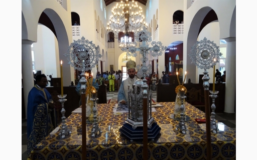 ΠΡΩΤΗ ΑΡΧΙΕΡΑΤΙΚΗ ΘΕΙΑ ΛΕΙΤΟΥΡΓΙΑ ΣΤΟΝ ΝΕΟ ΚΑΘΕΔΡΙΚΟ ΝΑΟ ΤΗΣ Ι.Μ.ΜΠΡΑΖΑΒΙΛ