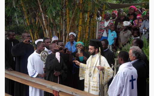 Ο ΑΓΙΑΣΜΟΣ ΤΩΝ ΥΔΑΤΩΝ ΣΤΟΝ ΠΟΤΑΜΟ ΚΟΝΓΚΟ